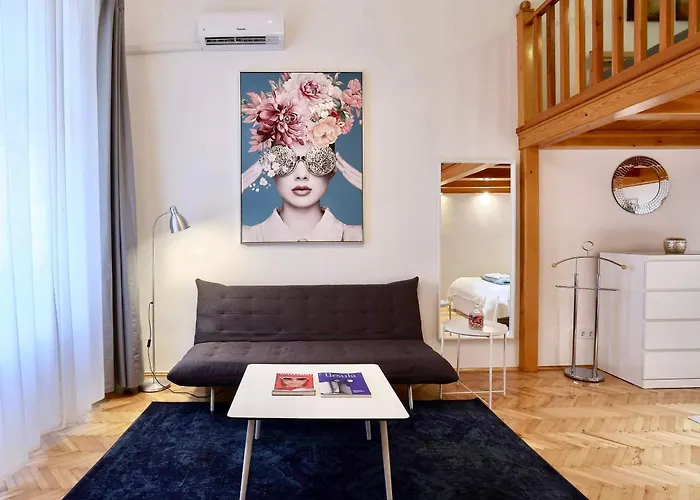 Christie\'S Downtown Apartment